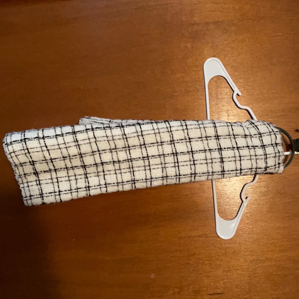 Black and white banana republic scarf